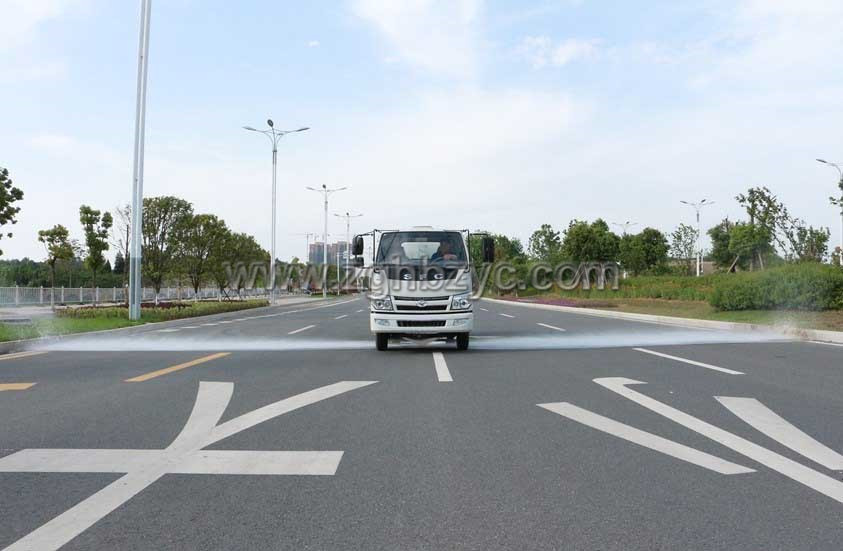 五十铃5吨洒水车前冲图片.jpg